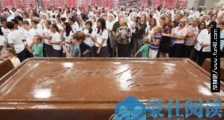 世界上最大的巧克力棒 长6.4米重5.5吨一年吃都不完