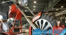 世界上最大的摩托车 高5米长10米吓坏路人