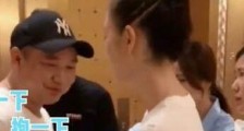 童瑶被男子围堵电梯口求抱 疑给迪丽热巴求婚男子
