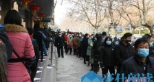 安徽每日供应上百万个“1元口罩” 市民排队购买