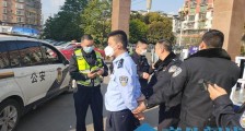 入戏太深!武胜假警察替朋友处理违章 被真警察拿下
