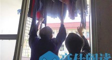 大学宿管阿姨变“跑腿帮”:有我在 这些都不是事儿
