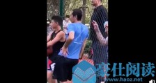 中国篮协主席姚明现身一片露天球场旁 网友留言调侃:这个胖子一看就不怎么懂球