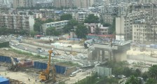 武汉绿地某工地塔吊倒塌最新消息 官方通报事故致2人受伤