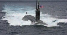 撞了！美国最强核潜艇开到南海出事，报应来得如此之快！