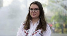 如何在网上帮助无法脱逃的家暴受害者?波兰少女这样做
