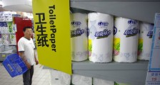 美国为啥囤卫生纸?抢购原因竟是这样的