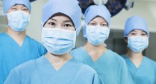 英媒赞叹中国医疗队 医术一流非常专业