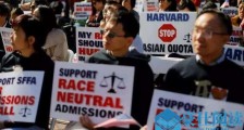 移民美国的中国人:他曾极尽谄媚,如今愤怒咆哮!