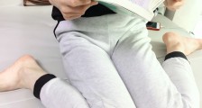 老爸开门发现女儿正偷偷“夹腿”,如何面对青春期孩子的性行为