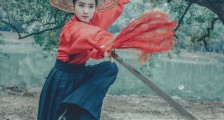 崩溃,特朗普三件事把世界送给了中俄!