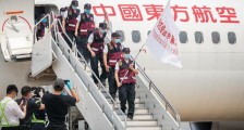 中国国外疫情最新消息：中国抗疫专家组抵达老挝，医疗物质送往俄罗斯意大利法国