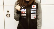 乒乓球卡塔尔公开赛日本球员石川佳纯收到内地球迷和记者回送了100个口罩