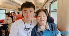 小伙带90岁外婆去旅行 孝心感动众人行孝什么时候都不晚