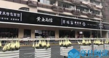 店铺招牌黑底白字是什么梗 曝具体详情以及现场照片细节