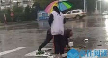 女生获赞最美撑伞人 林紫腾一夜成名成长故事更吸引人