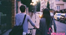 女生接受男生爱意的表现 这些行为暗示着芳心已许