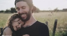 爸爸带娃有多难?如何让爸爸积极育儿?丧偶式婚姻里妈妈伤心到想离婚