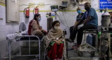 印度疫情告急：医院人满为患，市民在线“求救”