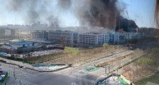 北京亦庄一工地保温材料着火现场图 火灾已被扑灭