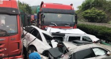 京昆高速陕西段车祸现场图：7车相撞致4人死亡1人受伤