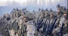 美军的单兵装备很牛逼?他们可能掉坑里很久了