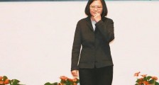 蔡英文号召下,台湾掀起轰轰烈烈的挺凤梨运动!