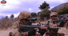 解放军高原侦察兵添利器:步枪配新瞄 说打左眼就不打右眼
