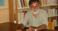 两次深入新疆 写书拆穿西方谎言 王毅点赞的“当代斯诺”是谁?