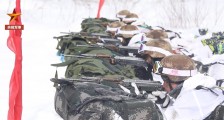 解放军特种部队雪地奔袭32公里：为何还用81杠？