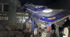 巴基斯坦火车客车相撞30人死亡   目前约11人受伤