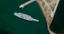 用于演练袭击美军？卫星照曝光伊朗造了艘“美国航母”