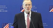 “美国爸爸,我们快不行了!”